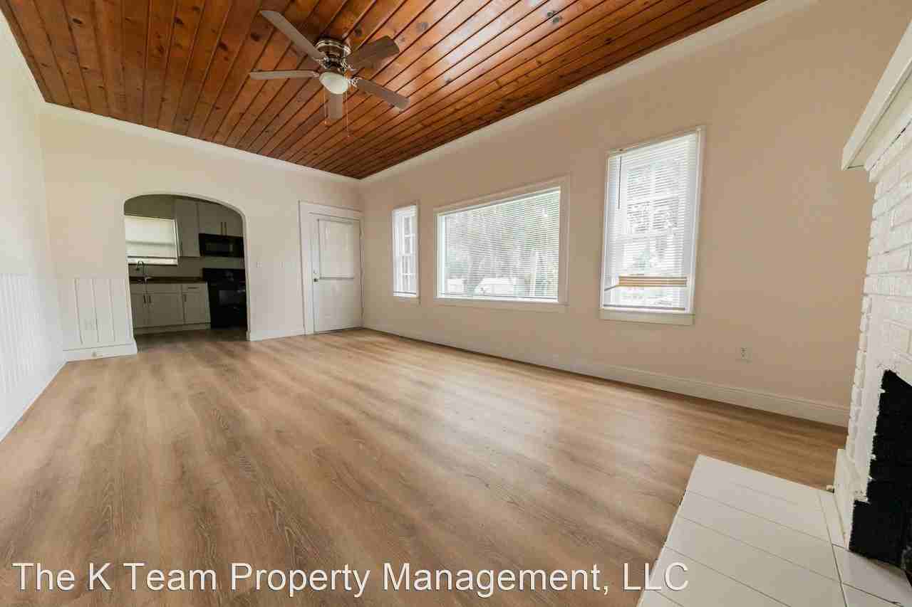 403 Avenue J Se - Photo 3 of 5