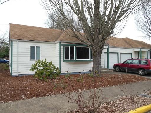 2859 NW Lincoln Ave - Photo 2 of 3