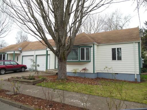 2859 NW Lincoln Ave - Photo 3 of 3