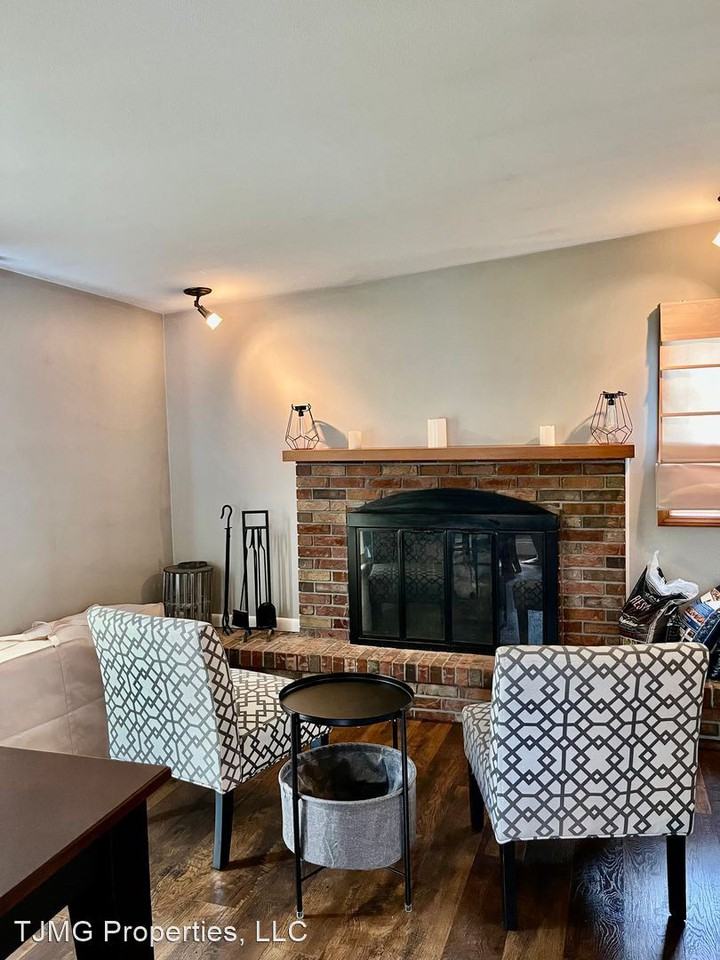 7939 Walnut Pl - Photo 3 of 33