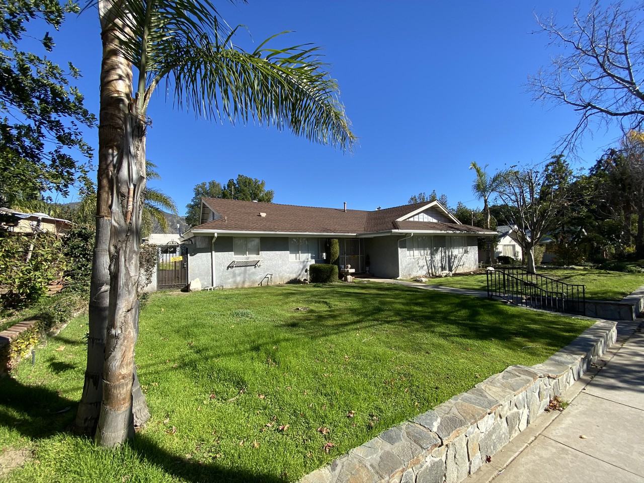 13416 Glenoaks Blvd - Photo 3 of 27