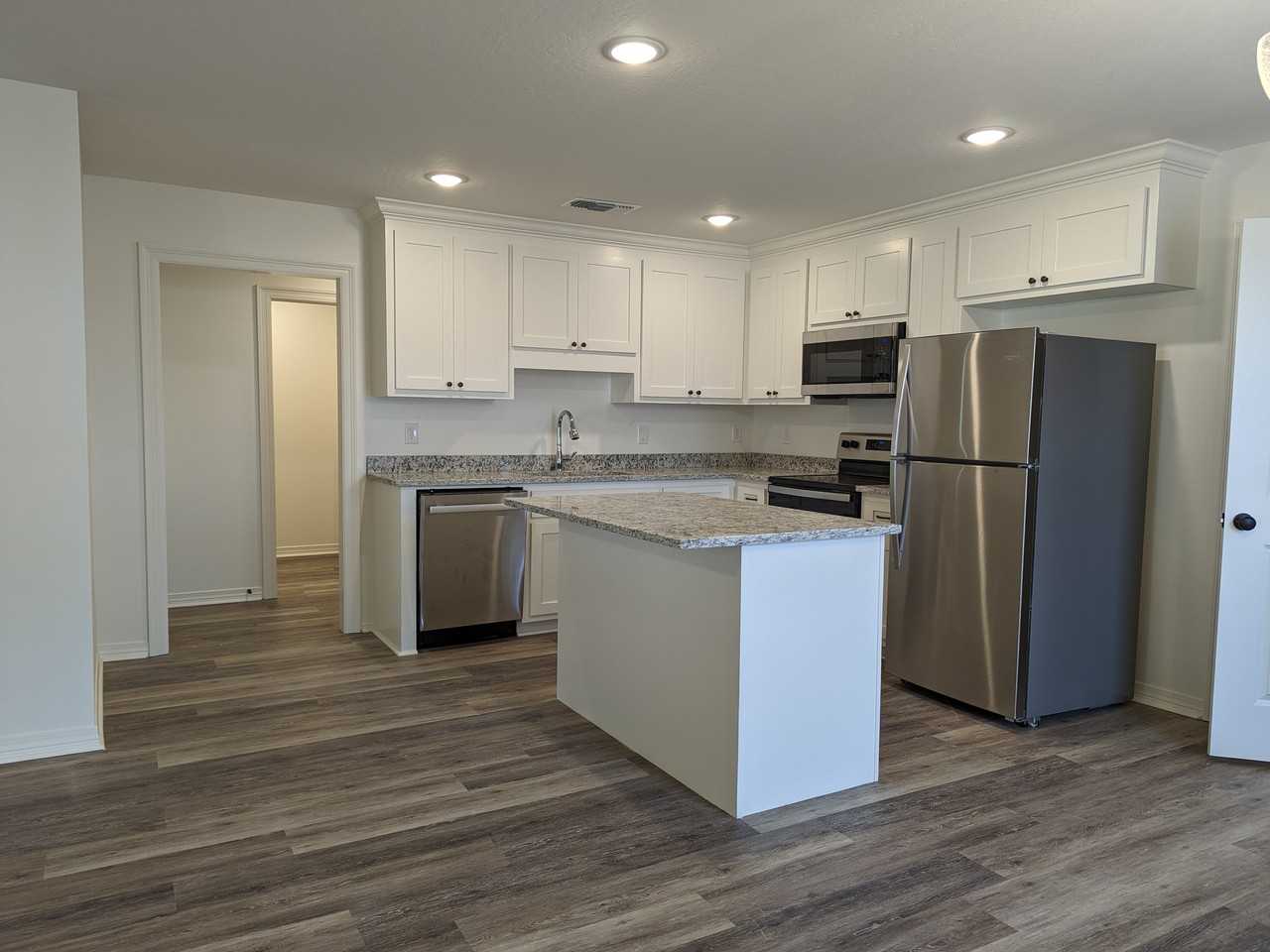 111 Williams St - Photo 4 of 24
