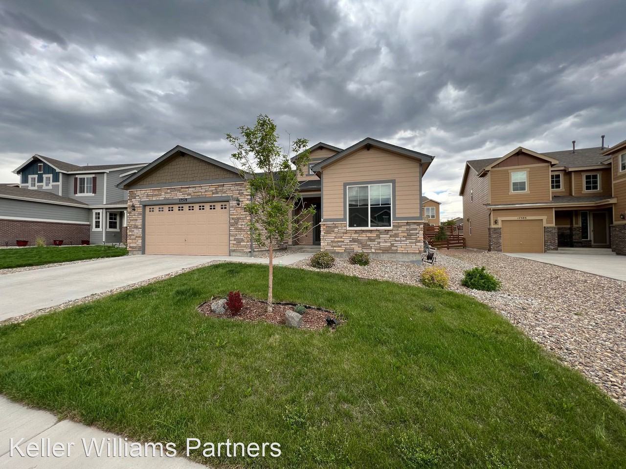 17519 Lake Side Dr - Photo 2 of 31