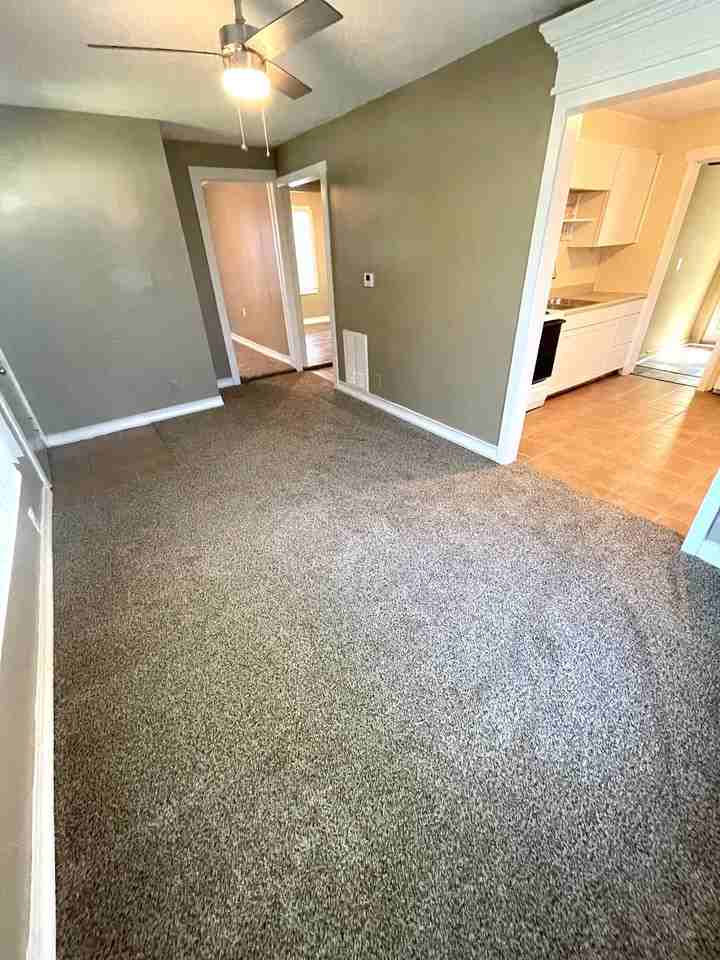 1404 N Locke St - Photo 3 of 17