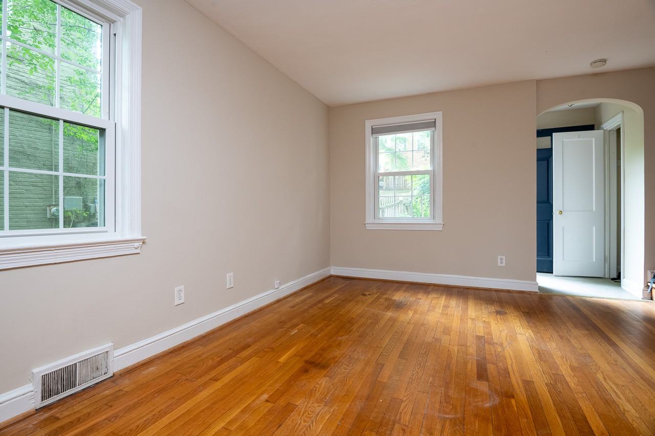 1609 N Colonial Ter - Photo 2 of 23