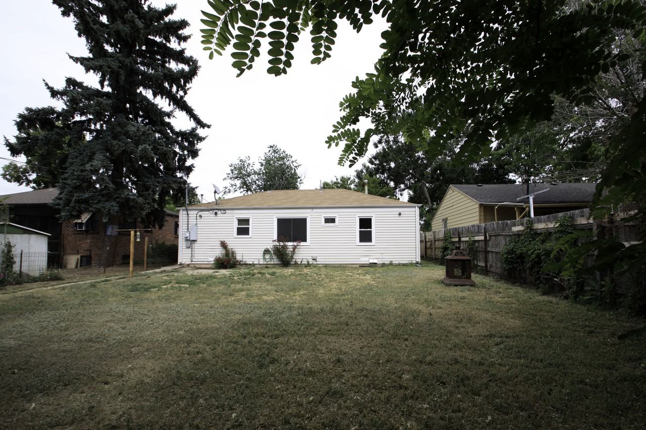 1125 Emporia St - Photo 2 of 13