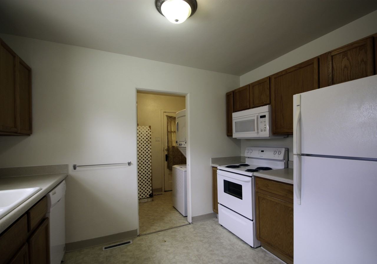 1125 Emporia St - Photo 4 of 13