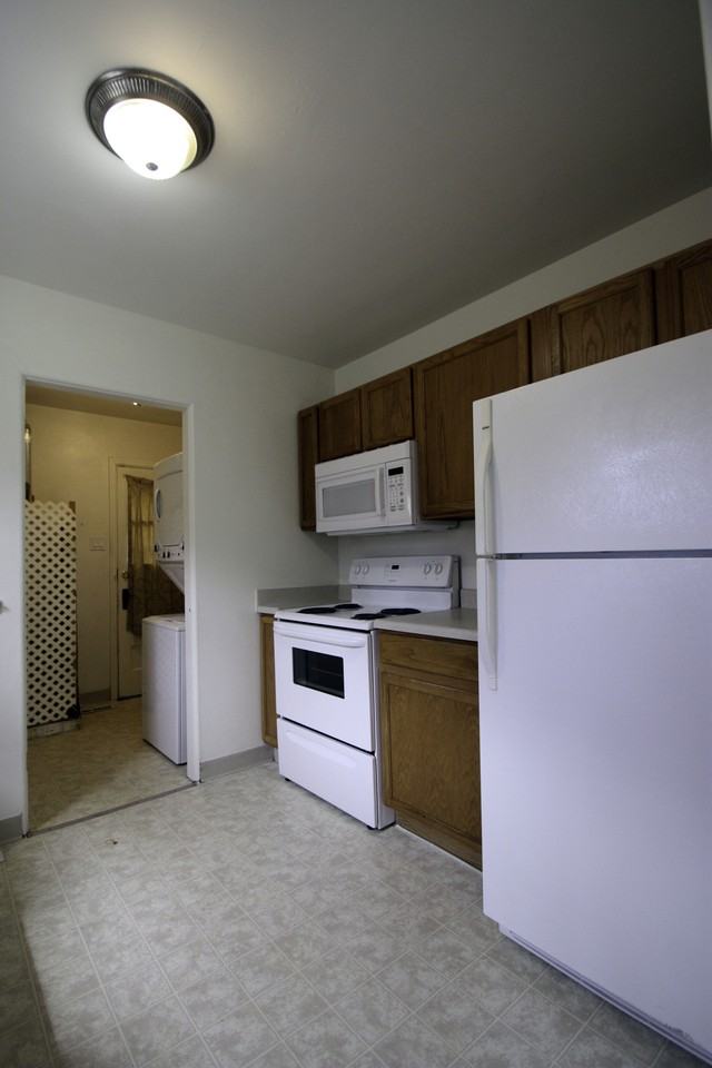 1125 Emporia St - Photo 5 of 13