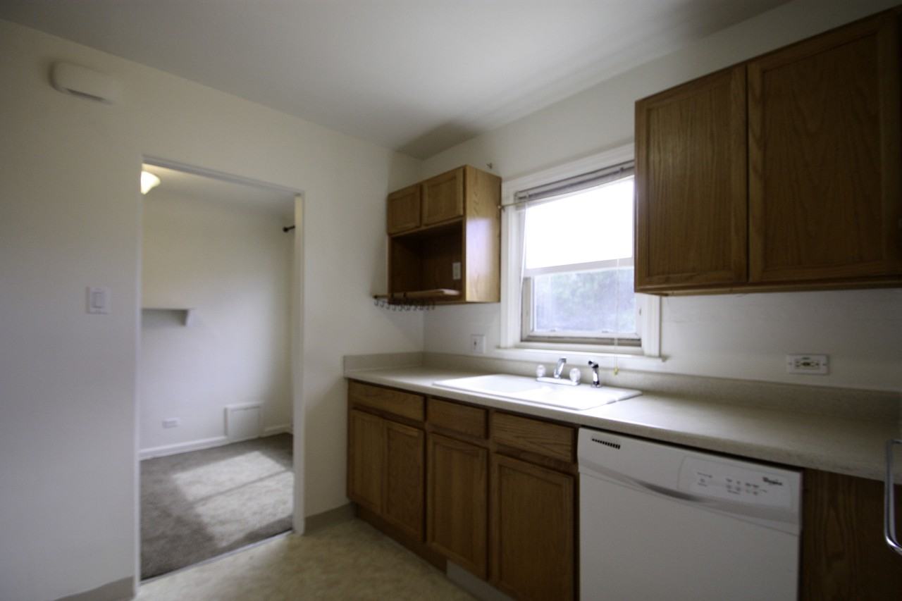 1125 Emporia St - Photo 6 of 13