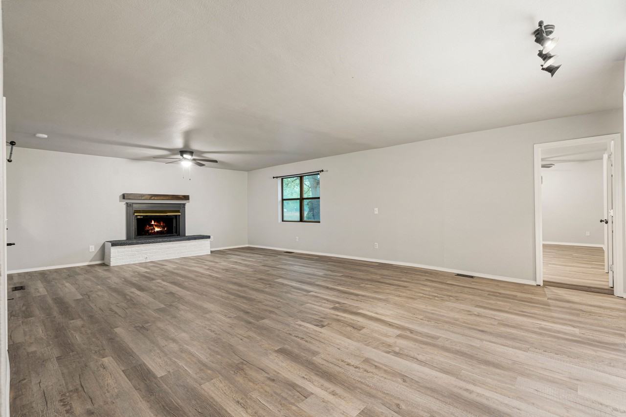 13515 S 353rd East Ave - Photo 2 of 11