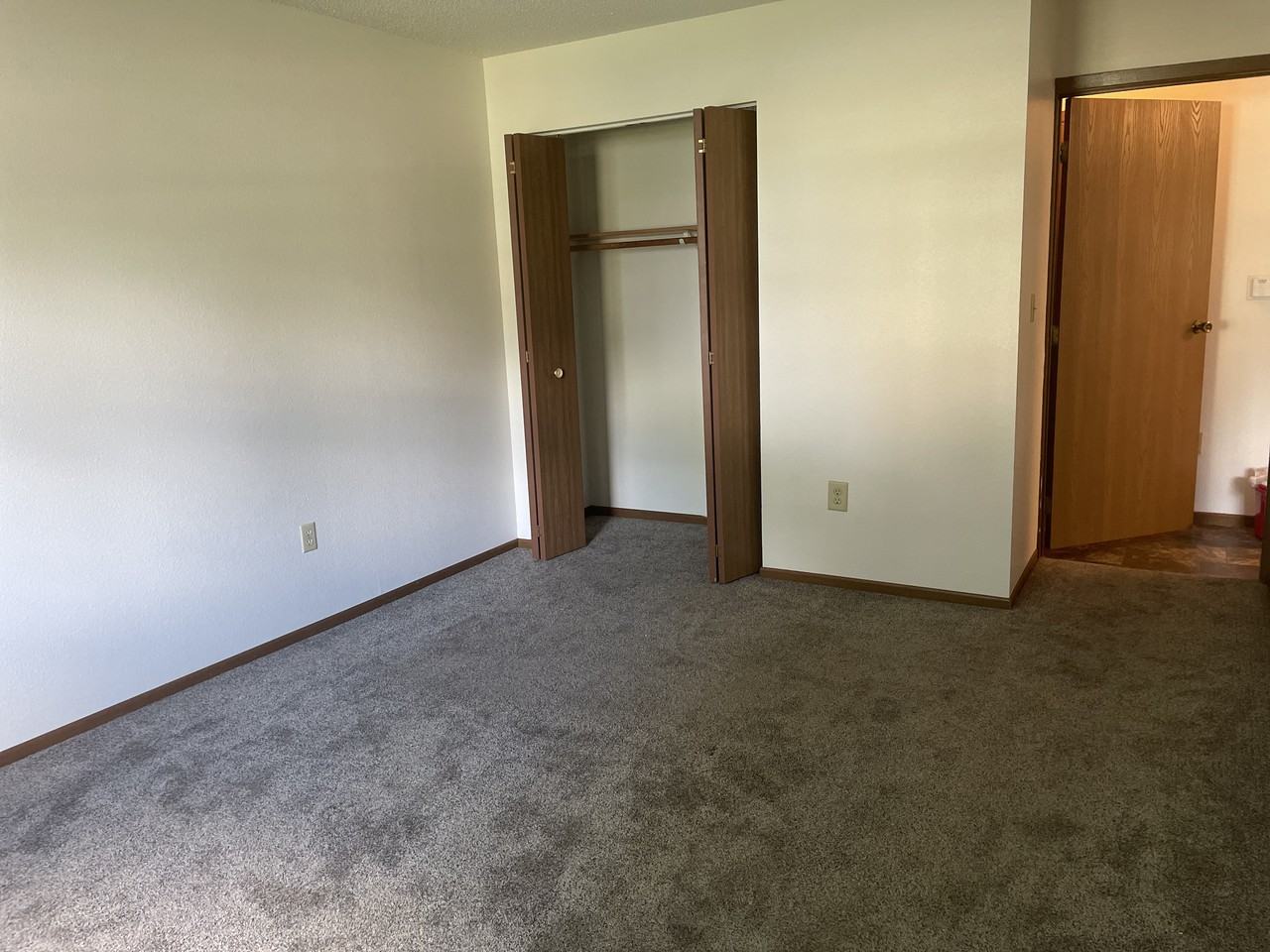 1515 14th Ave E - Photo 2 of 7