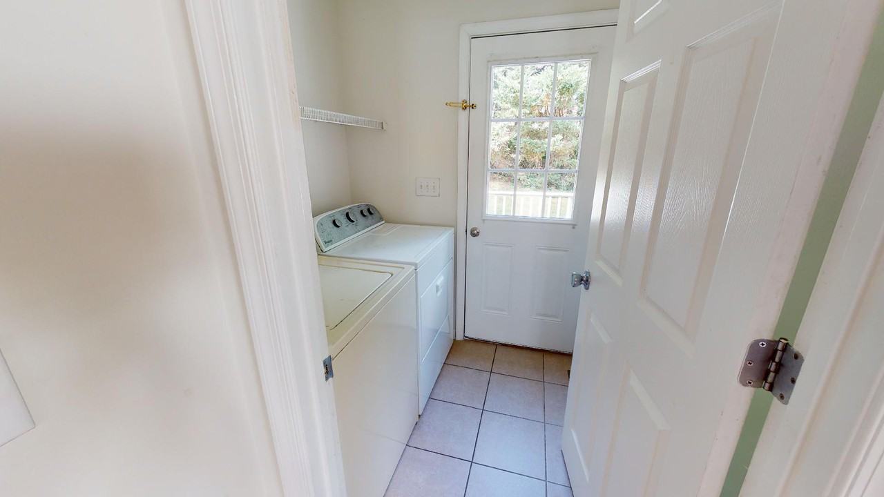 322 Round Hill Dr - Photo 2 of 10