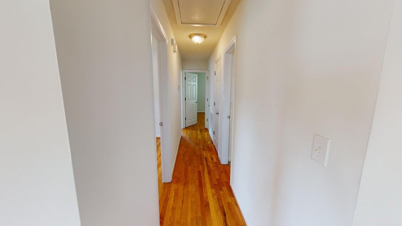 322 Round Hill Dr - Photo 3 of 10