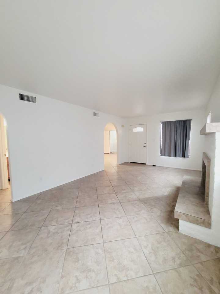 13831 N Kendall Dr - Photo 2 of 15