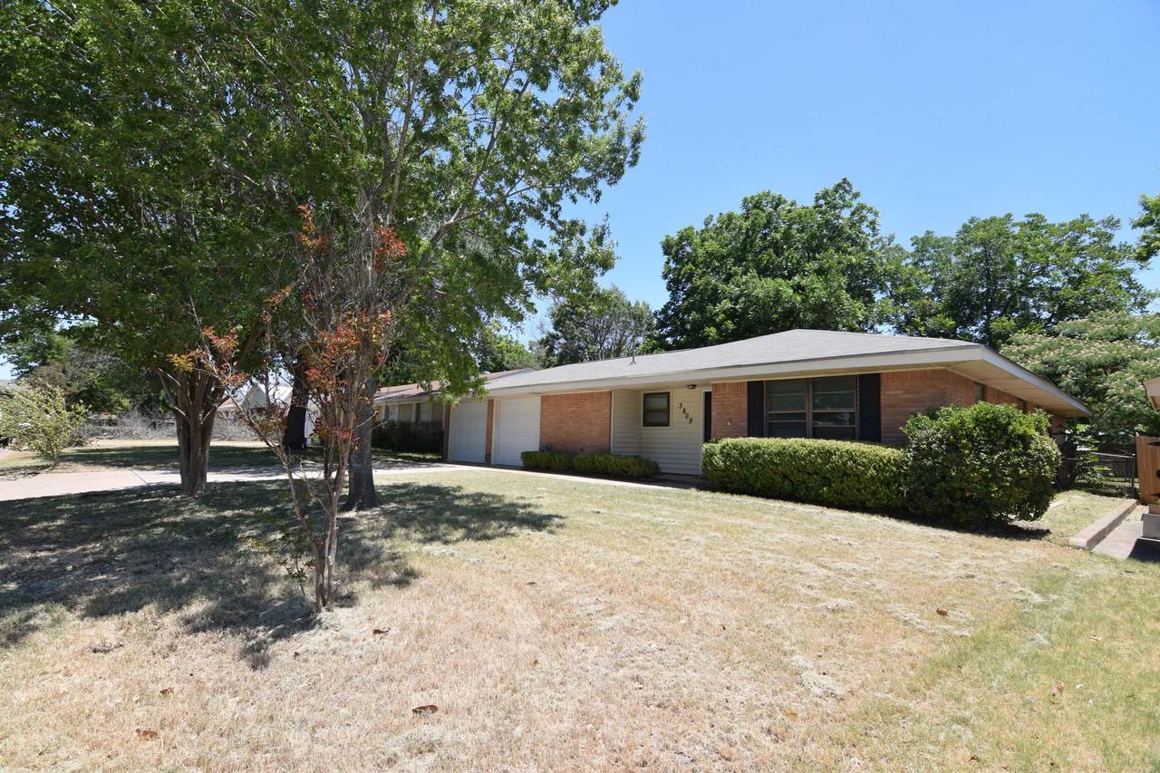 3809 Lancelot Ln - Photo 2 of 20