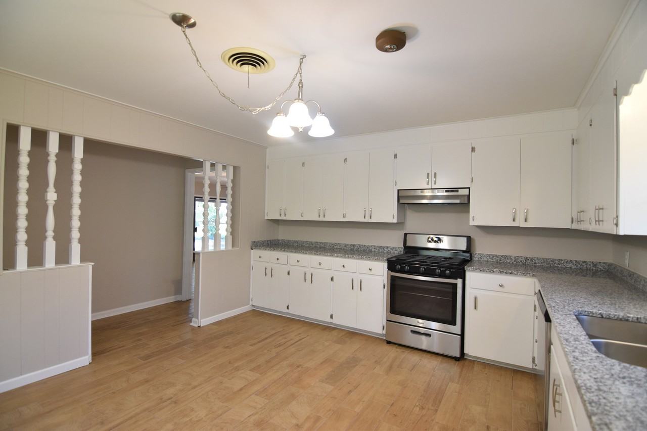 3809 Lancelot Ln - Photo 5 of 20