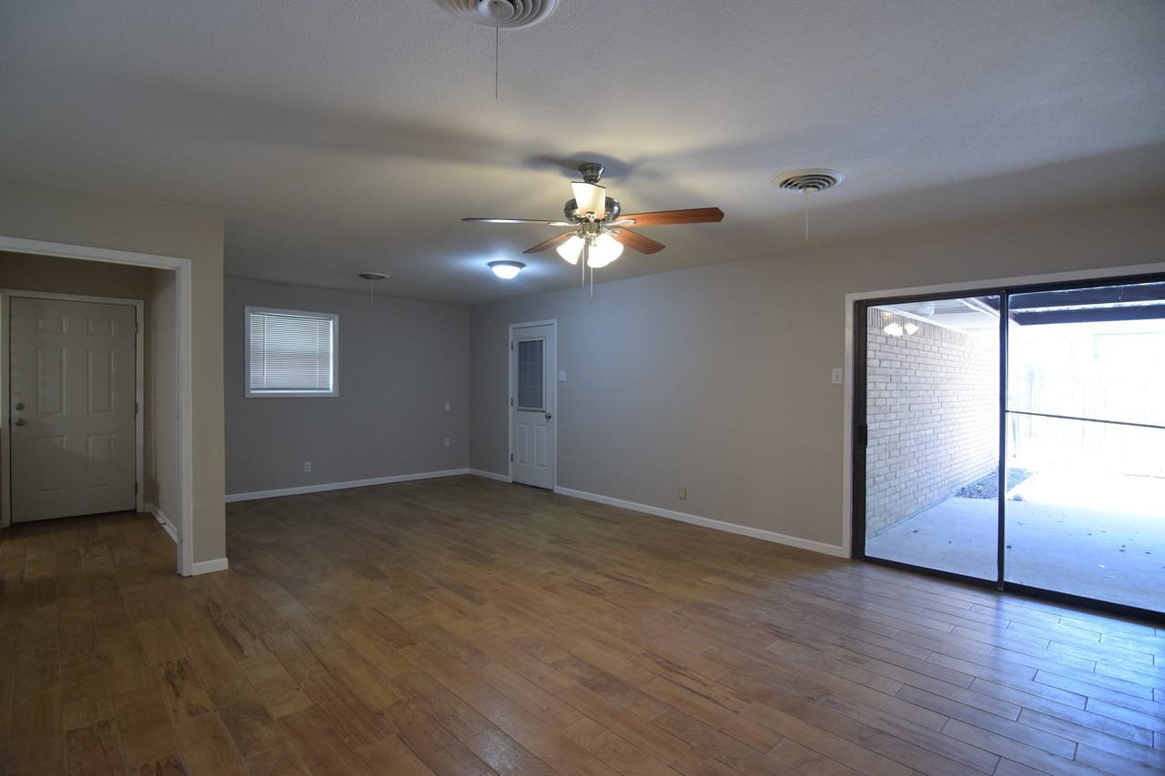 3809 Lancelot Ln - Photo 6 of 20