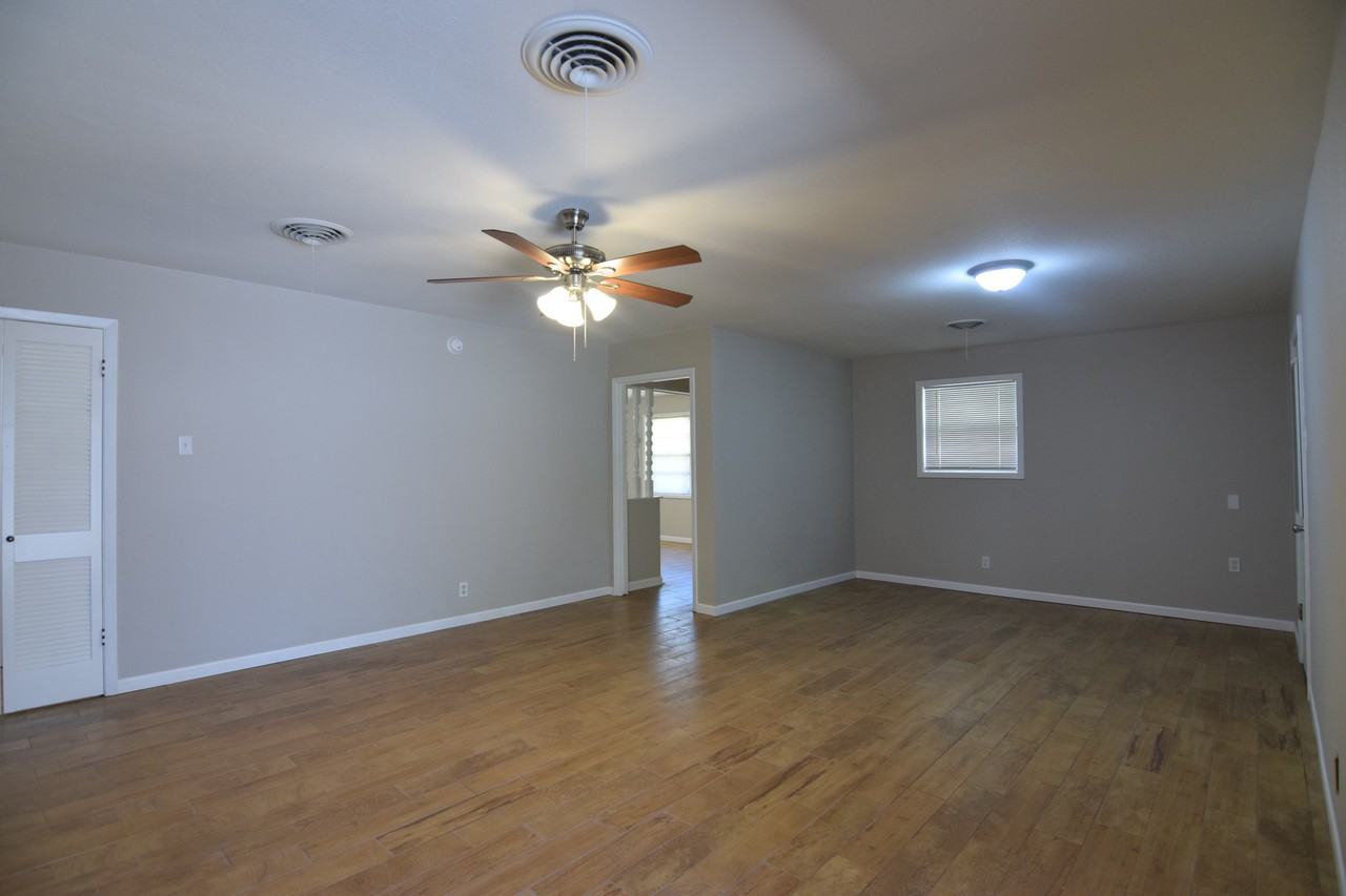 3809 Lancelot Ln - Photo 7 of 20