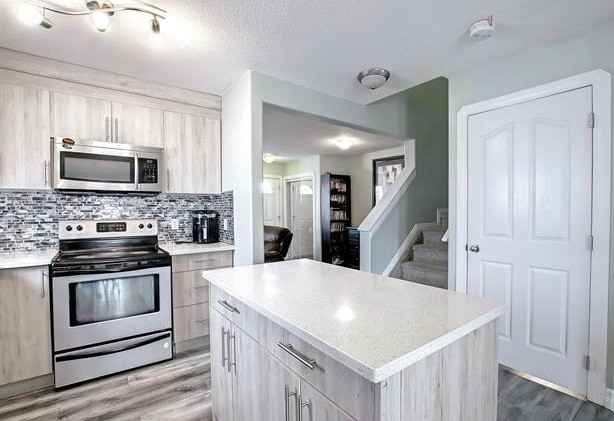 3929 38 St Nw - Photo 2 of 9