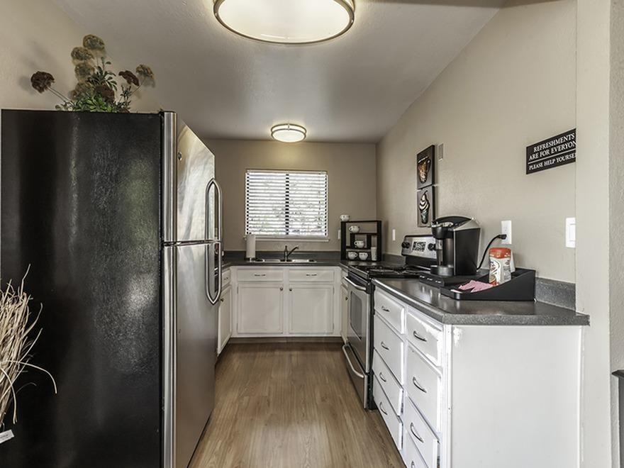 SPRING VILLAS APARTMENTS - Photo 5 of 18