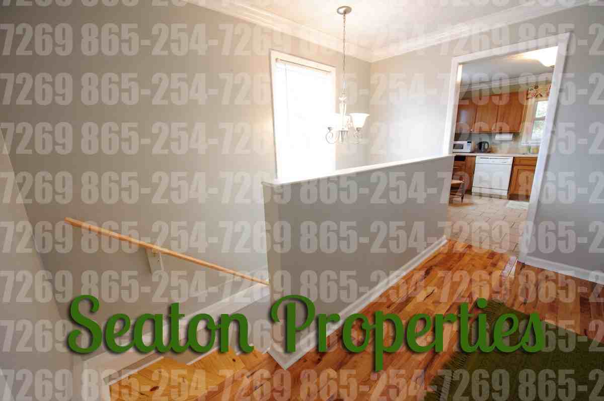 1027 Farragut Ave #1 - Photo 4 of 17