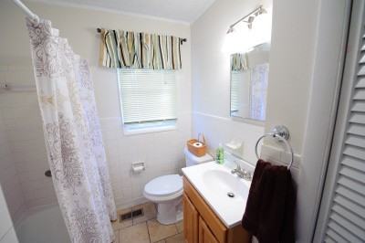 1027 Farragut Ave #1 - Photo 6 of 17