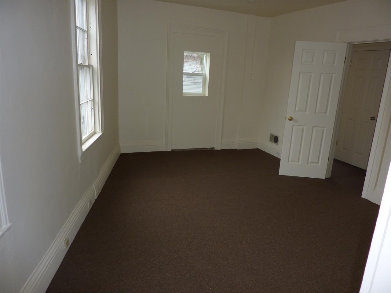 131 Clinton St #131 - Photo 3 of 19