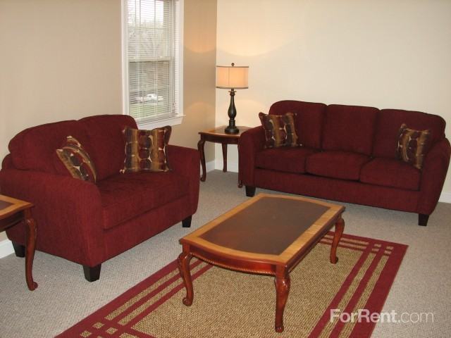 West Hills Square Apartments - Photo 3 of 11