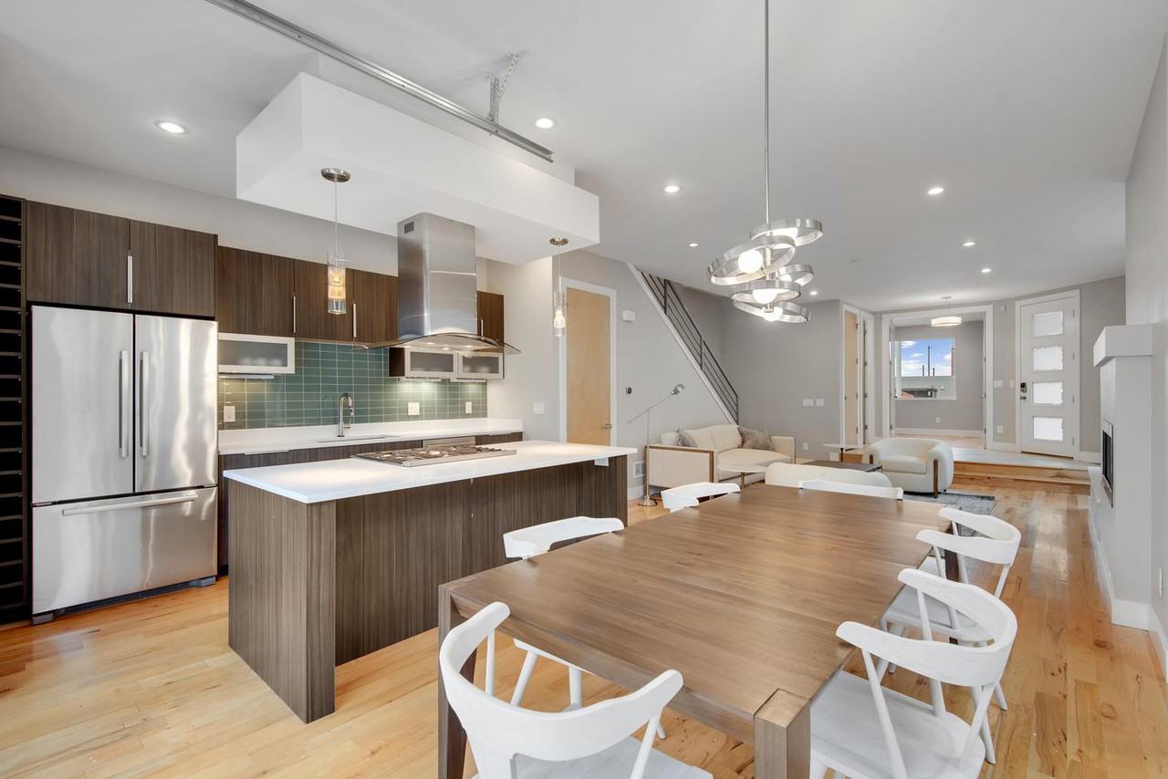 Contemporary West Highland home with great rooftop deck - Photo 6 of 24