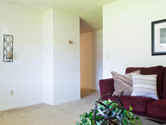 4302 West Hood Avenue - Photo 3 of 11