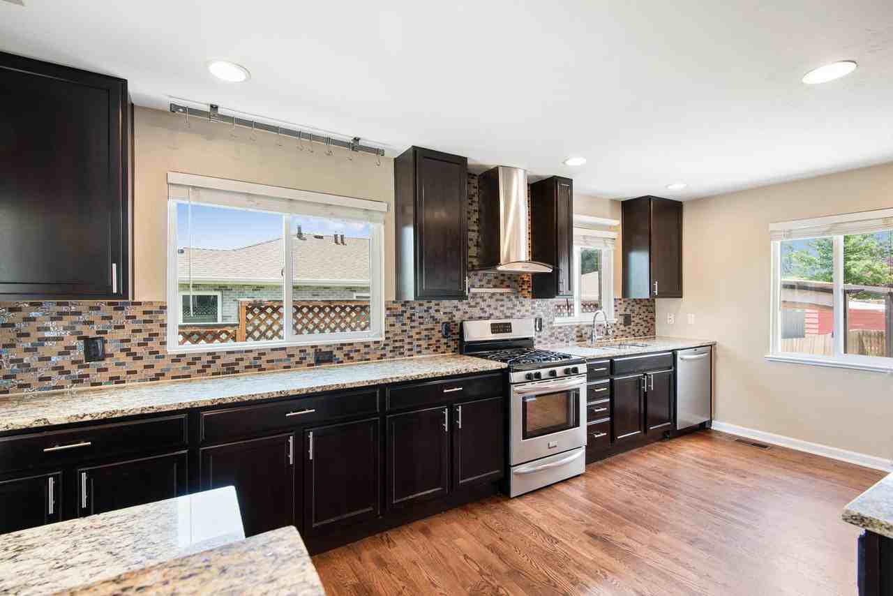 Stately Mid-Century Skyland home near popular City Park - Photo 4 of 24