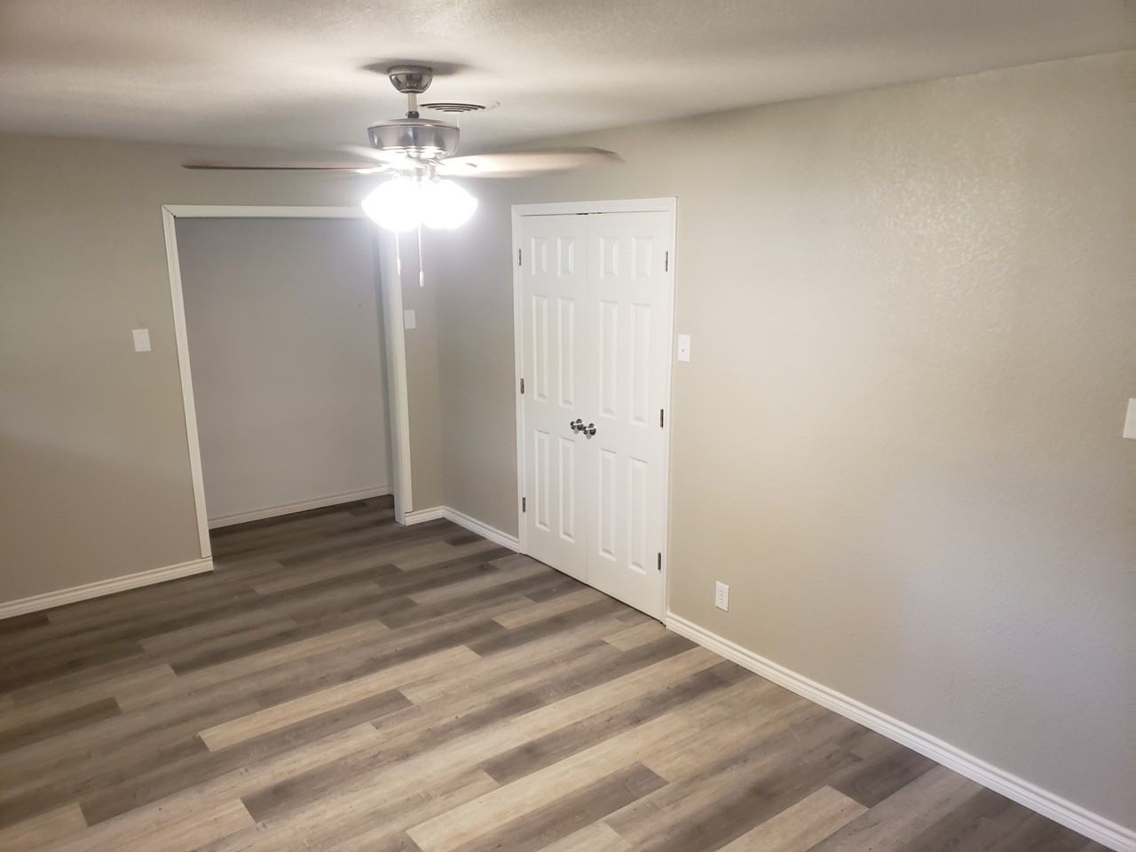 2016 S 11th St - Photo 3 of 9