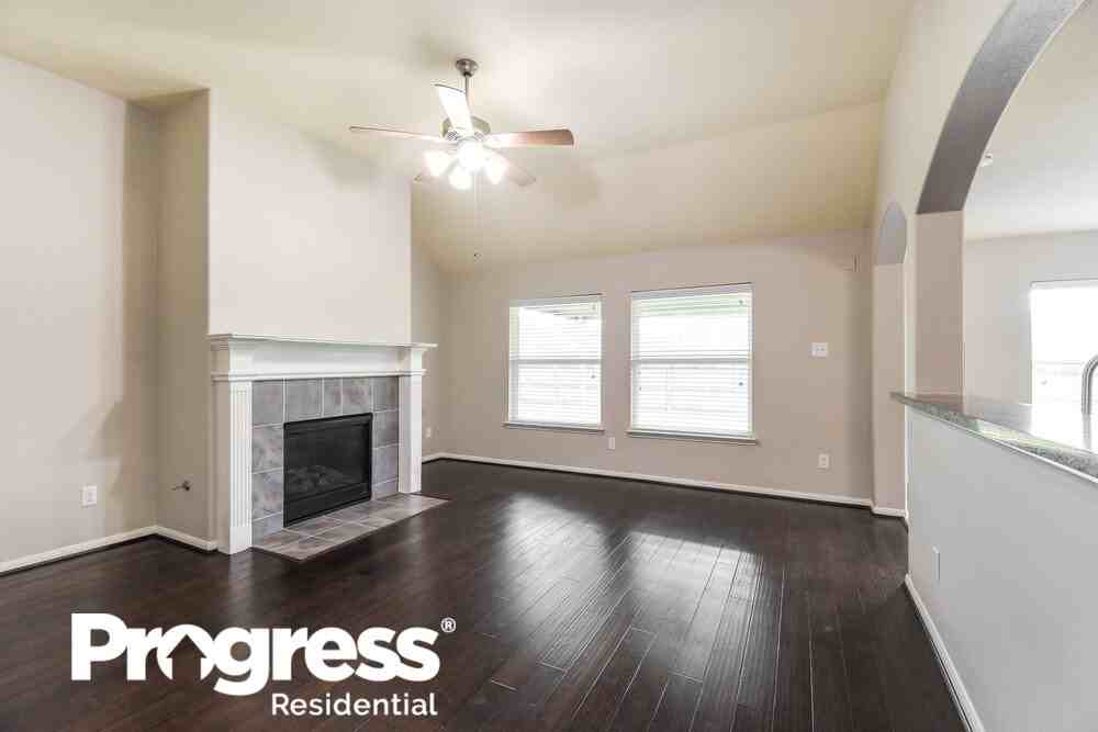 195 Midtown Park Dr - Photo 3 of 16