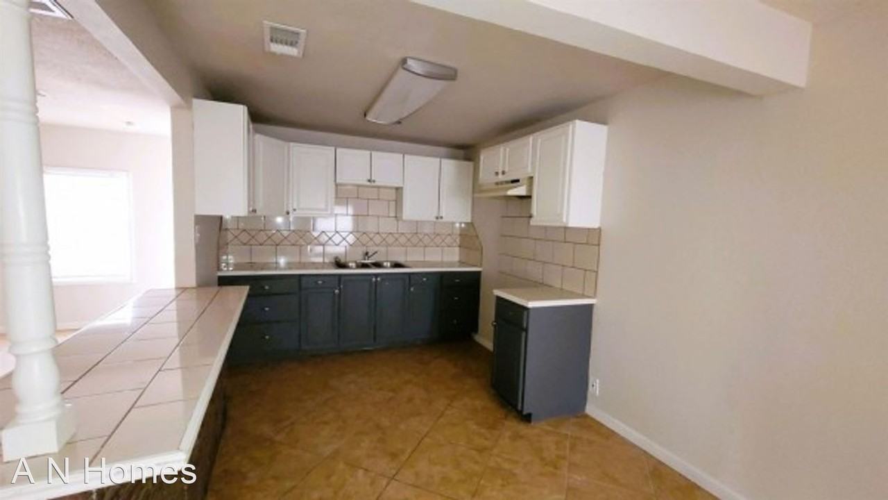 1305 Clifford St - Photo 3 of 8