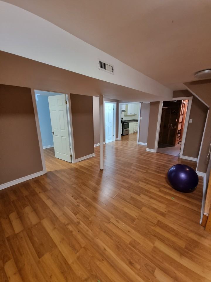 175 Stephenson Crescent - Photo 3 of 7