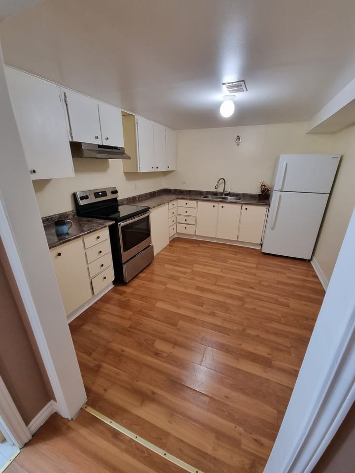 175 Stephenson Crescent - Photo 5 of 7