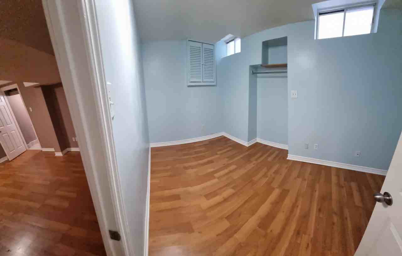 175 Stephenson Crescent - Photo 4 of 7