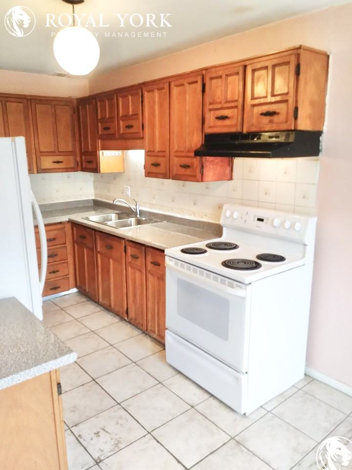 9 Moffatt Crt #1 - Photo 2 of 18