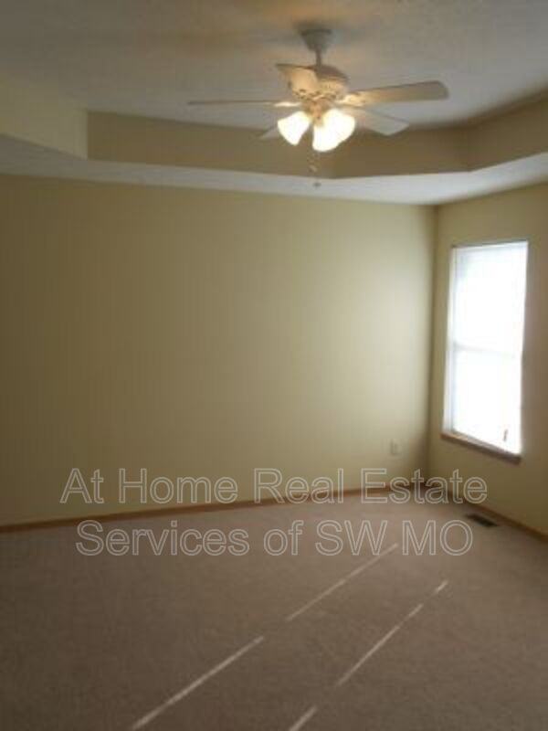 1238 N Westwood Ave - Photo 3 of 17