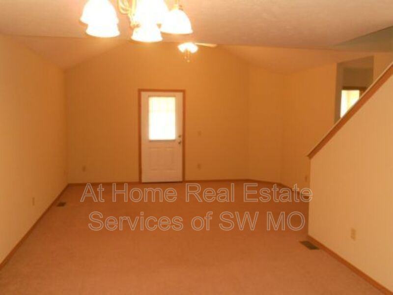 1238 N Westwood Ave - Photo 4 of 17