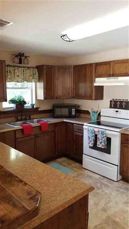 756 N Barton St - Photo 2 of 13