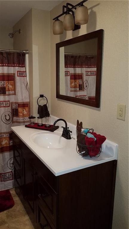 756 N Barton St - Photo 4 of 13