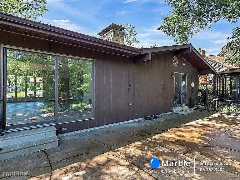 528 Westpark Dr - Photo 3 of 48