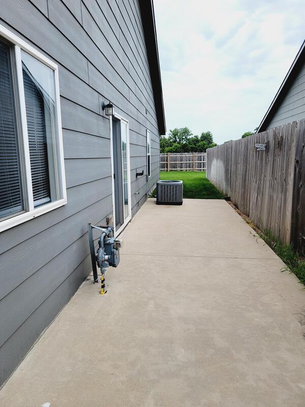 1318 N Curtis Ct - Photo 4 of 22