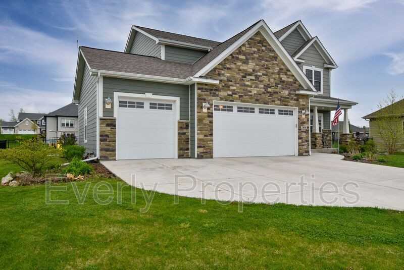 7858 Fredricksburg Ct - Photo 3 of 36