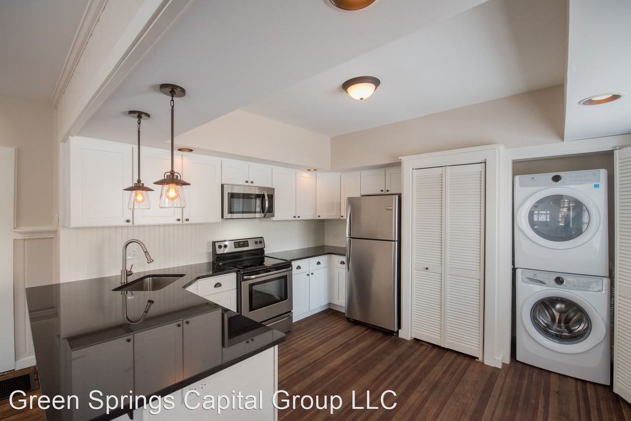 130 Van Dam Street - Photo 3 of 23