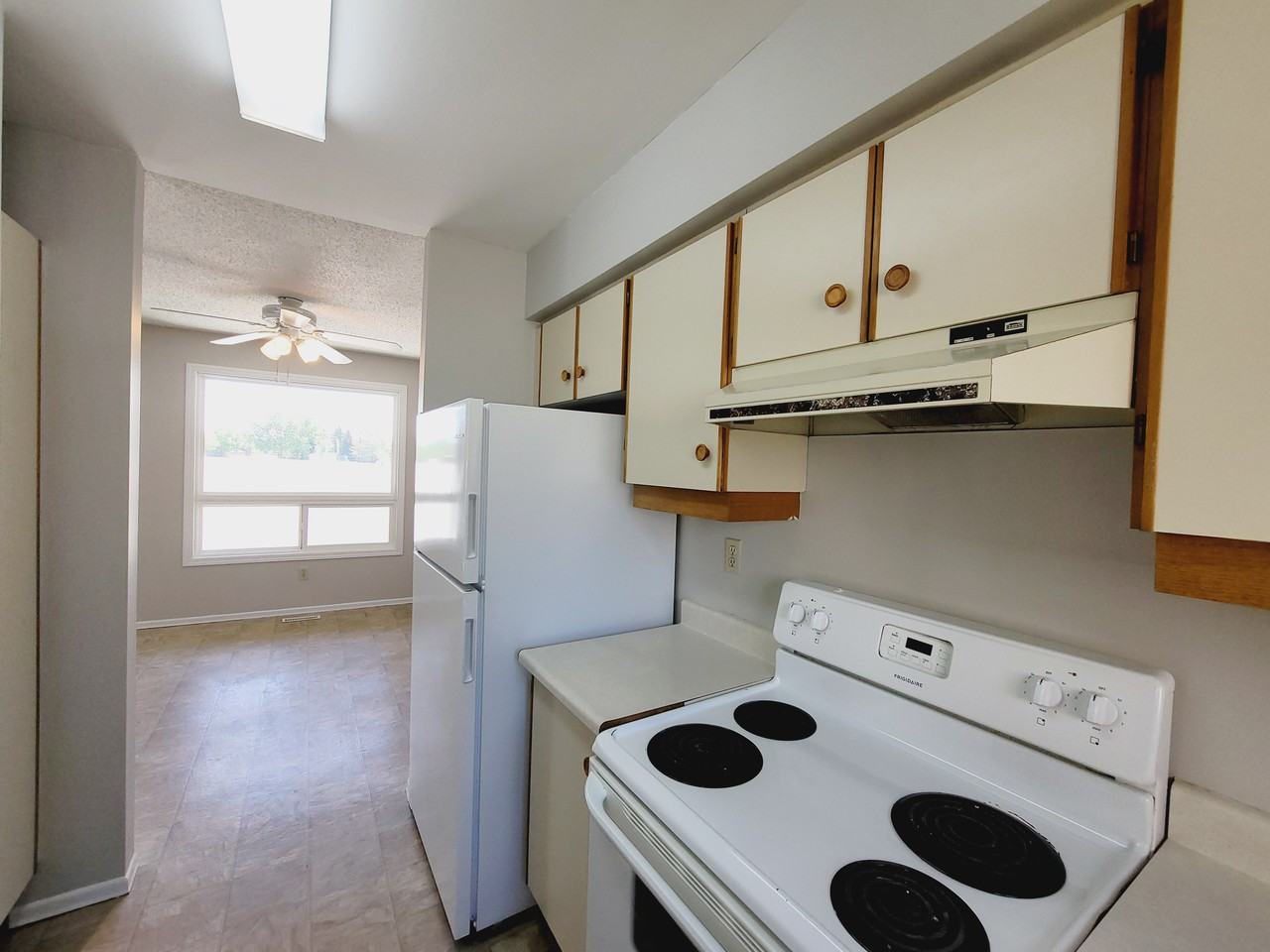 17409 95 St Nw - Photo 3 of 34