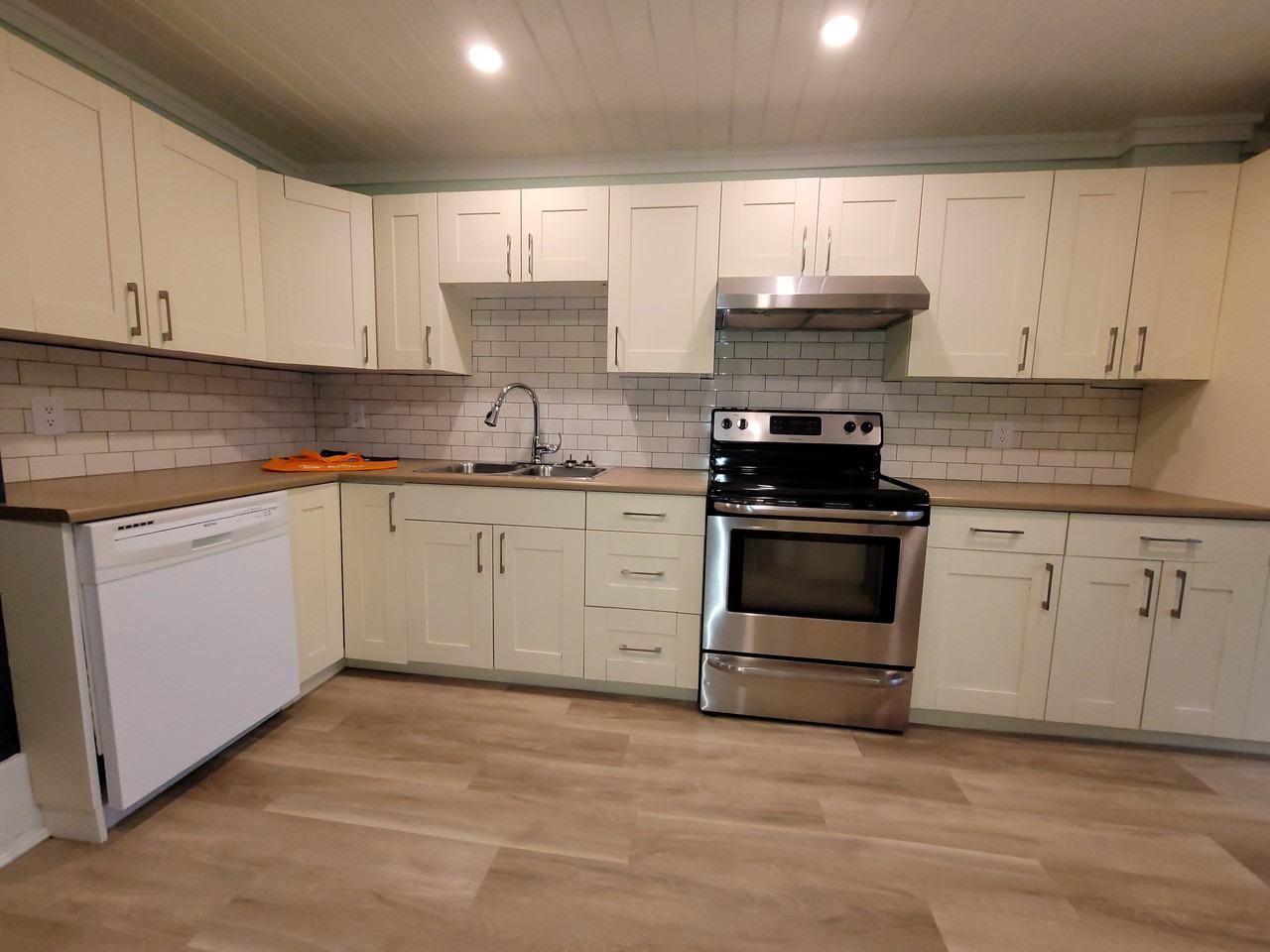 10536 127 St Nw - Photo 2 of 32