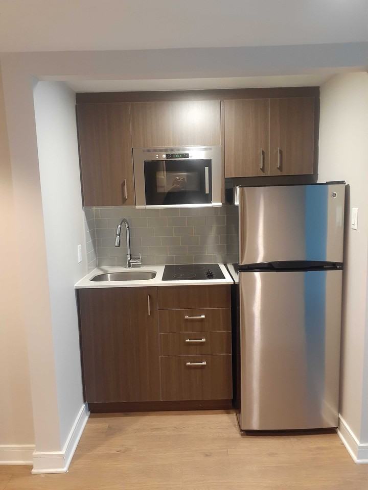 186 Lyon Street North #602