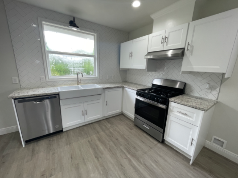2831 Jones St - Photo 2 of 8